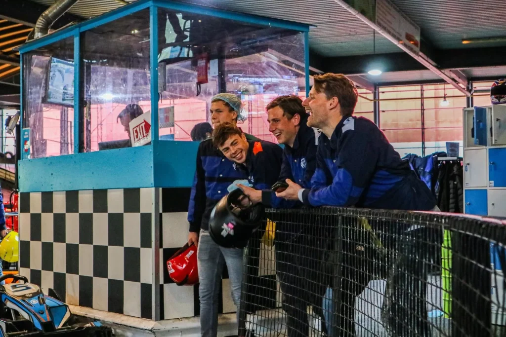 in attesa della gara di kart